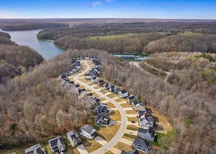 Beautiful Home With Lake And Marina Access, Firepit, Golf Cart Included