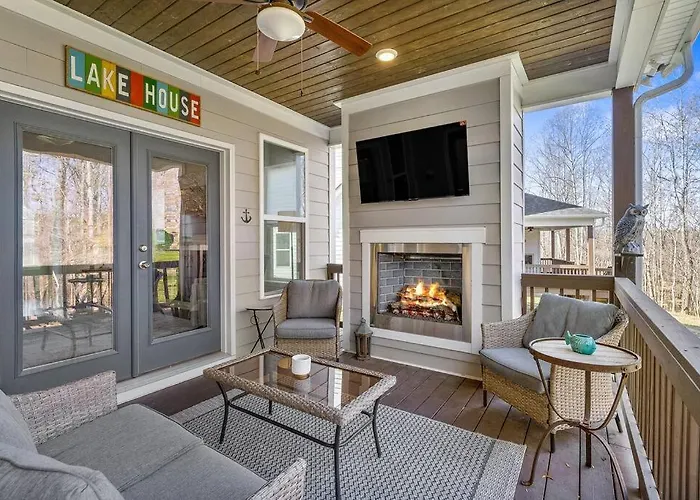 Beautiful Home With Lake And Marina Access, Firepit, Golf Cart Included