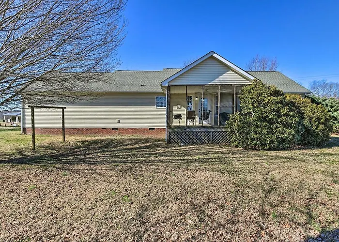 Normandy Home W/ Yard ~ 2 Mi To Lake
